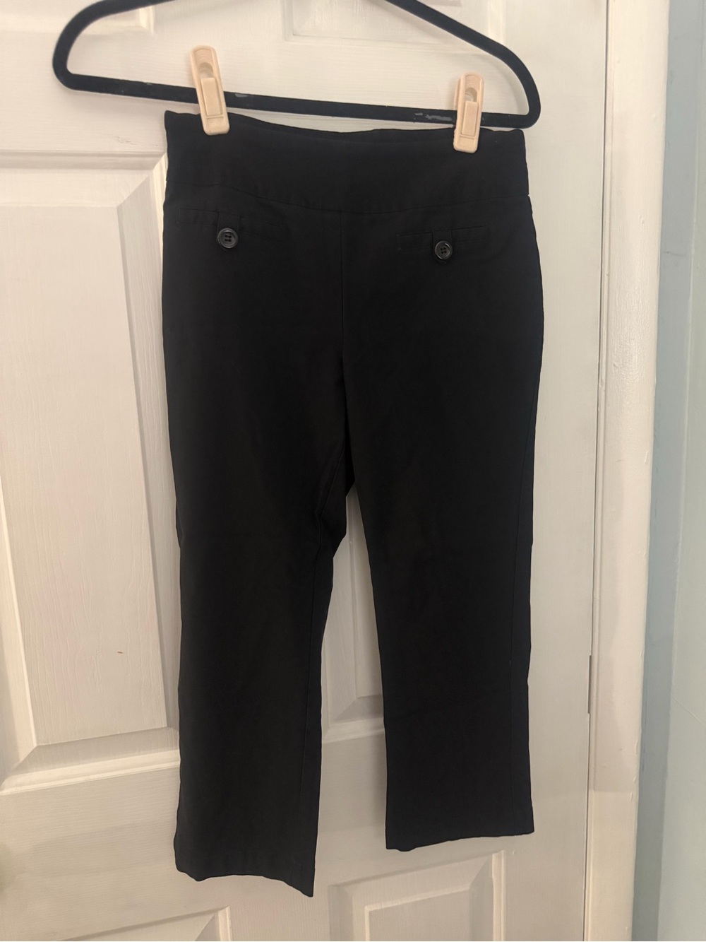 SOHO Apparel Women’s Small Black Capri Pants 4 Button Stretch